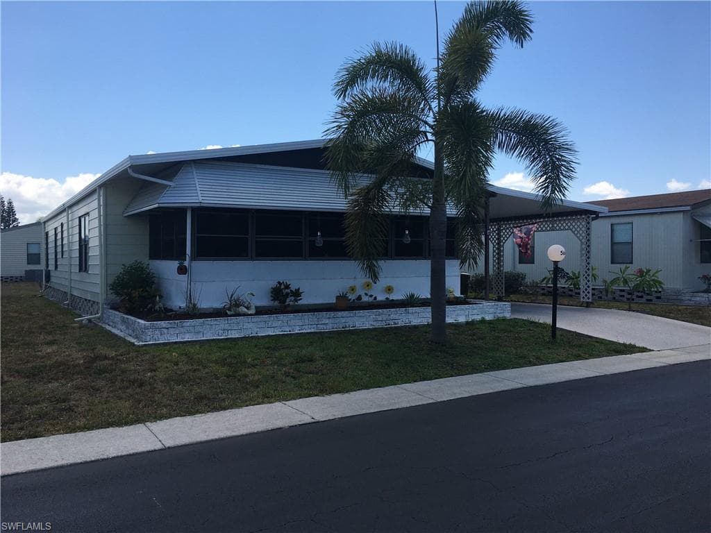 564 Horizon DR NORTH FORT MYERS, FL 33903