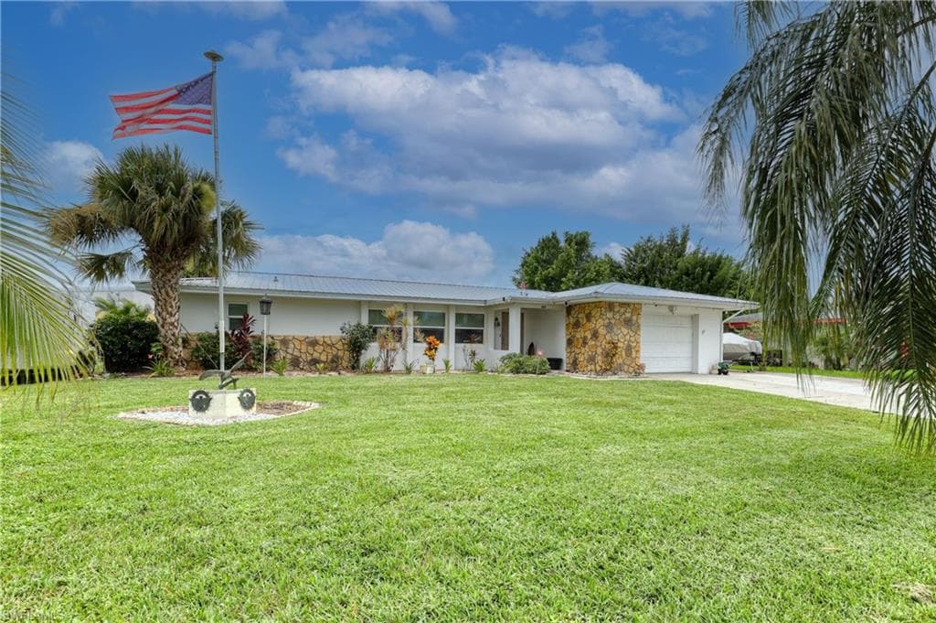 830 Gardenside CT LEHIGH ACRES, FL 33936