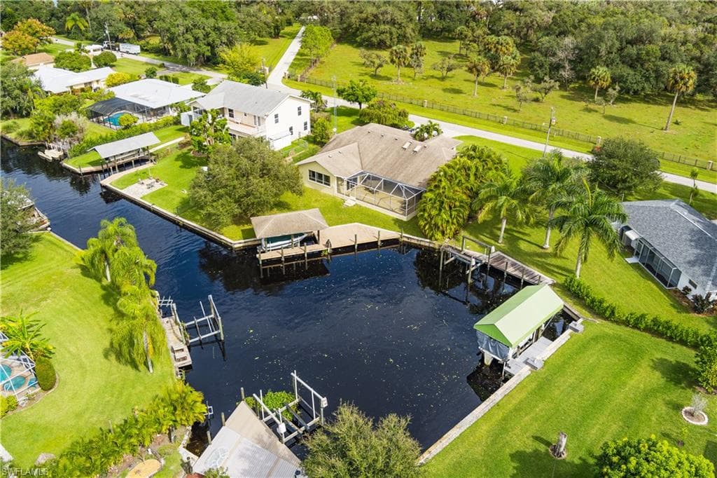 1970 Oak DR ALVA, FL 33920