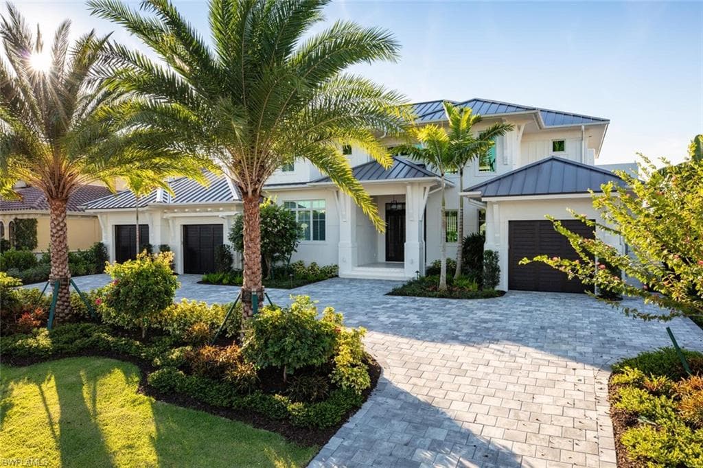 572 17th AVE S NAPLES, FL 34102