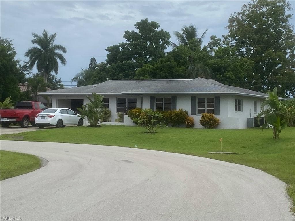 1202 SE 27th TER CAPE CORAL, FL 33904