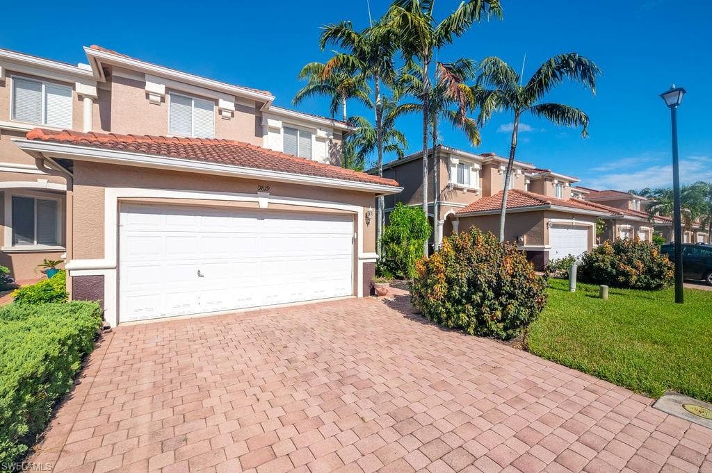 9819 Roundstone CIR FORT MYERS, FL 33967