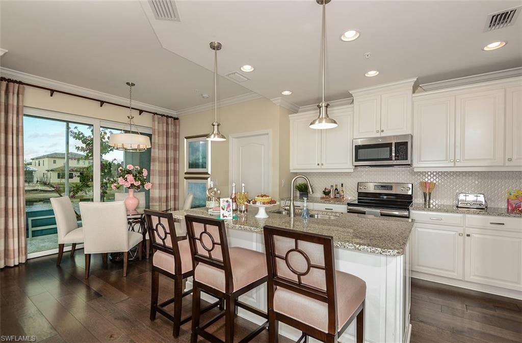2295 Sawyer Hill RD 1004 NAPLES, FL 34120