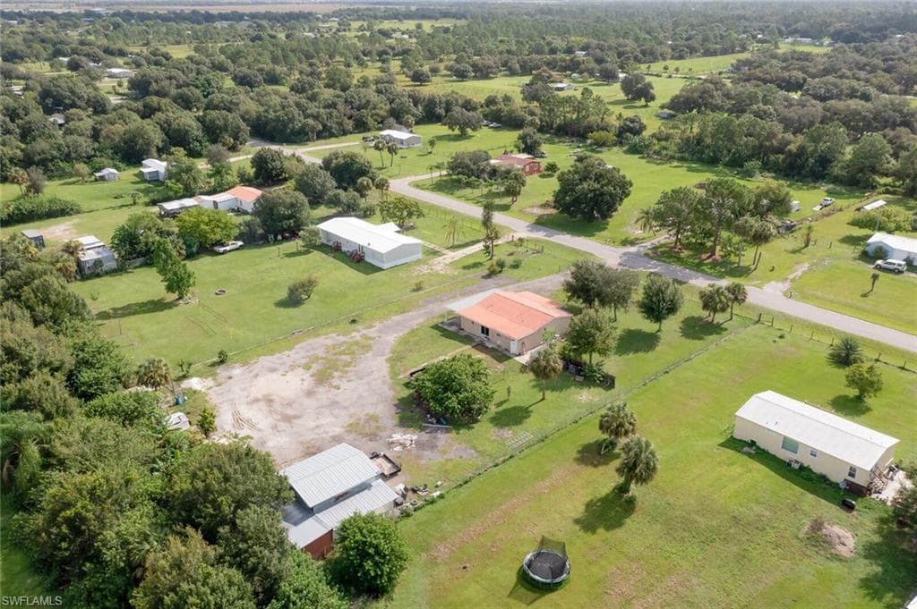 1093 Everglade AVE LABELLE, FL 33935
