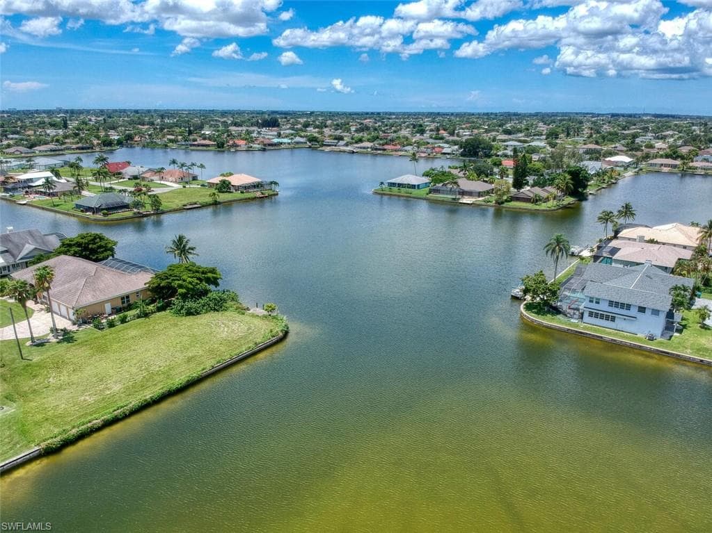 1107 SE 1st TER CAPE CORAL, FL 33990