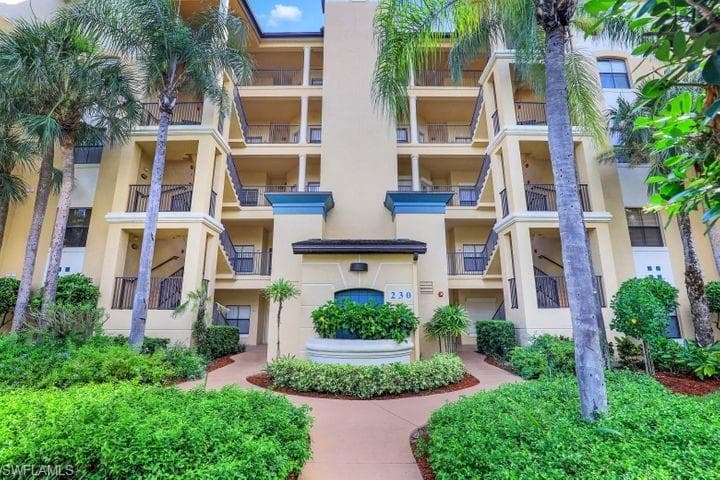 230 Vintage CIR 303 NAPLES, FL 34119