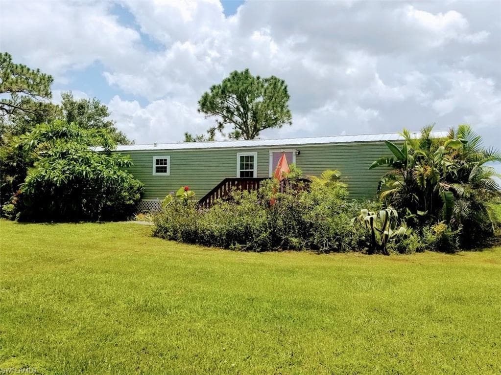 385 Case RD LABELLE, FL 33935