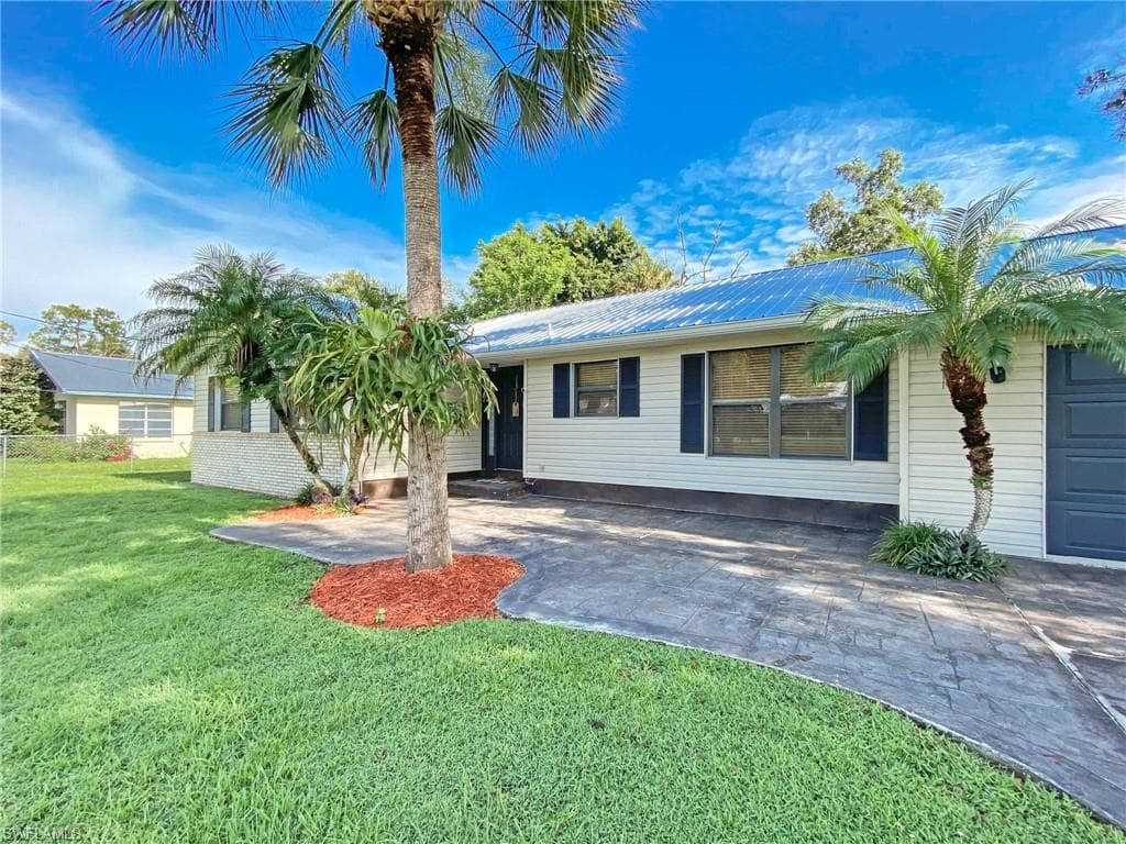 430 4th AVE LABELLE, FL 33935