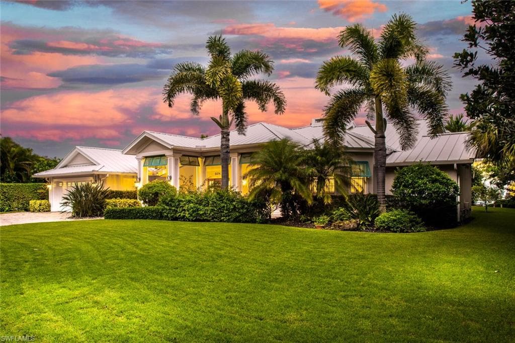 5074 Seahorse AVE NAPLES, FL 34103