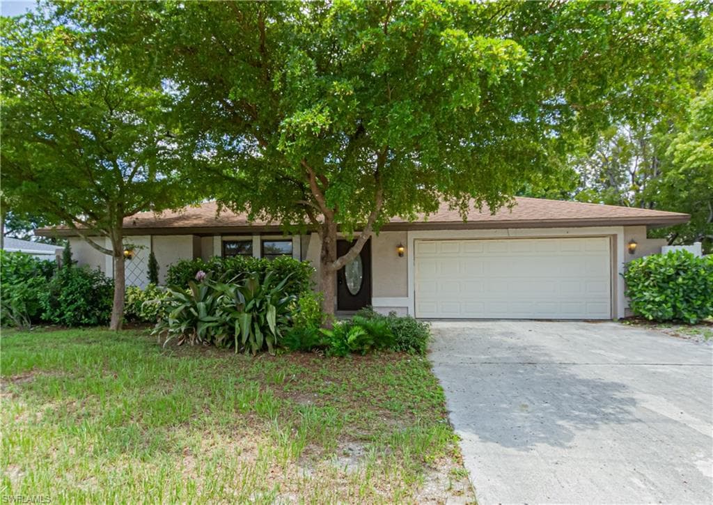 1525 17th ST CAPE CORAL, FL 33990