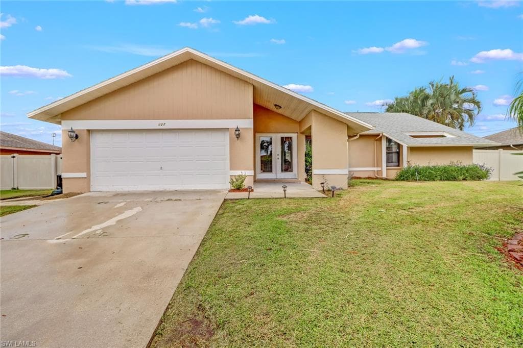 427 SW 32nd TER CAPE CORAL, FL 33914