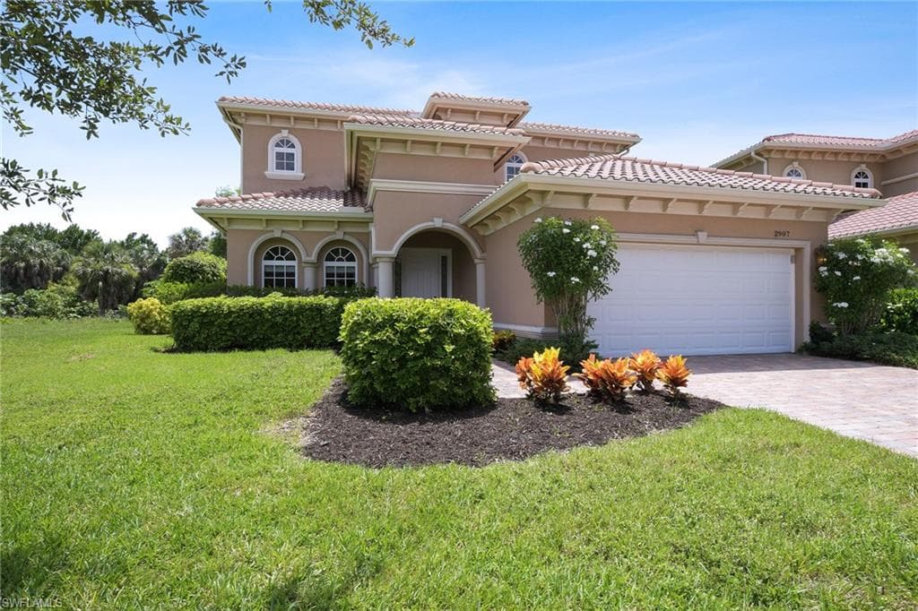 2907 Coco Lakes DR NAPLES, FL 34105
