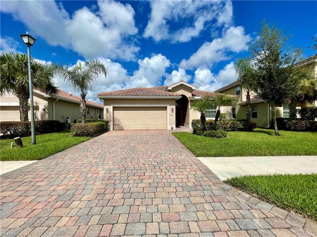 2391 Heydon CIR E NAPLES, FL 34120