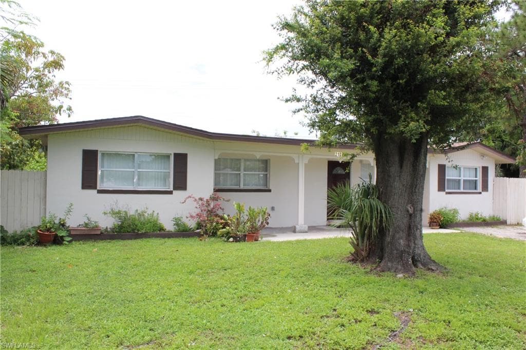 2103 Unity AVE FORT MYERS, FL 33901