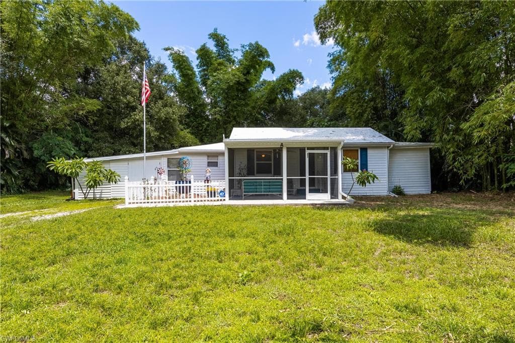 2702 N 2nd ST NORTH FORT MYERS, FL 33917
