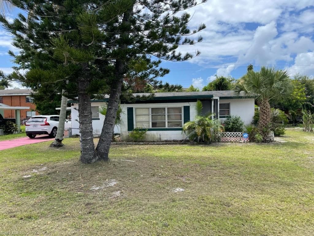 4154 Edgewood AVE FORT MYERS, FL 33916
