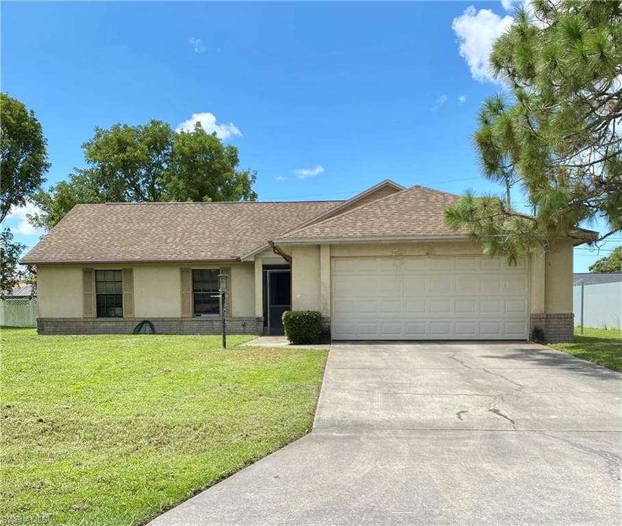 2206 4th ST CAPE CORAL, FL 33990