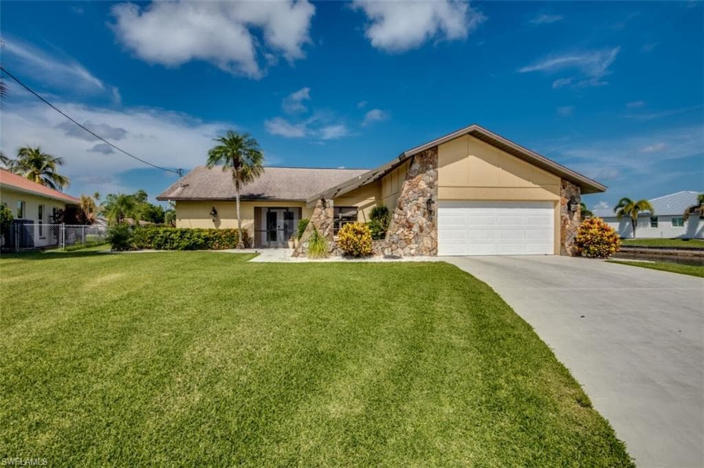 702 SE 44th ST CAPE CORAL, FL 33904