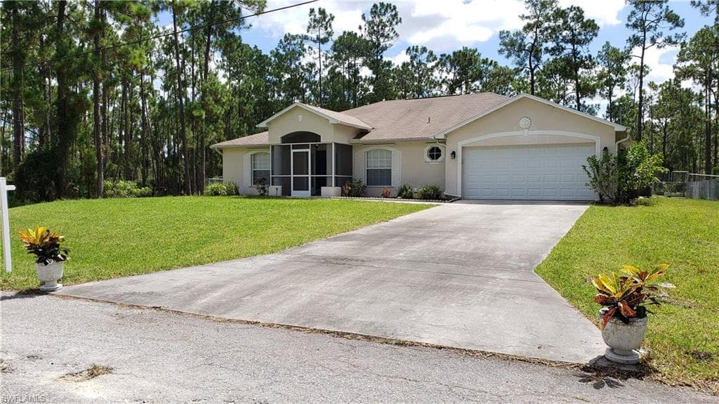 814 Louis AVE LEHIGH ACRES, FL 33972
