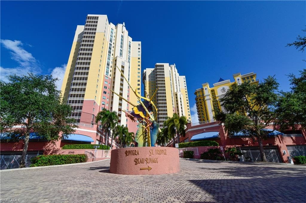 2745 1st ST 2004 FORT MYERS, FL 33916