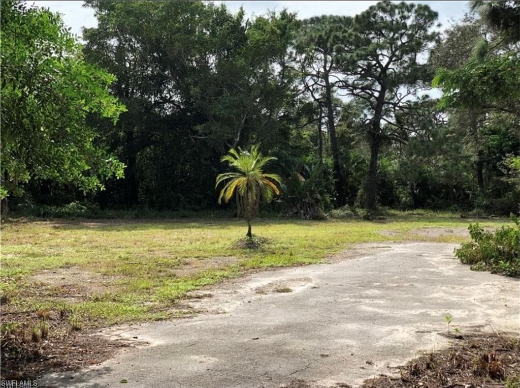 25 East AVE NAPLES, FL 34108