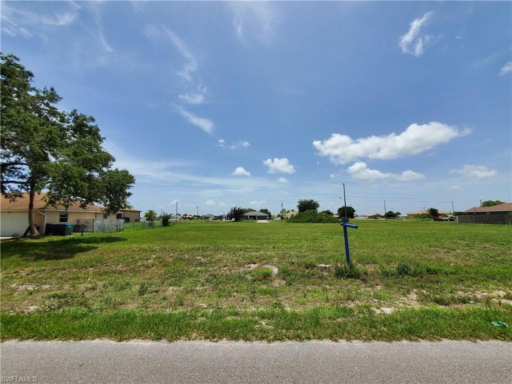622 NE Juanita CT CAPE CORAL, FL 33909