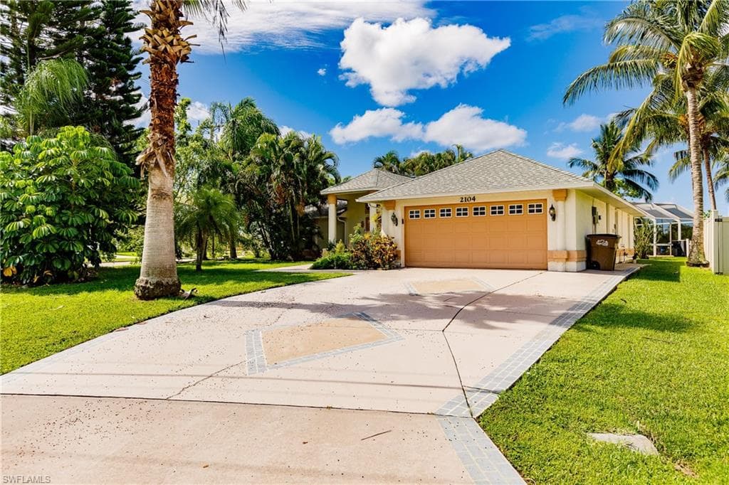2104 SW 38th TER CAPE CORAL, FL 33914