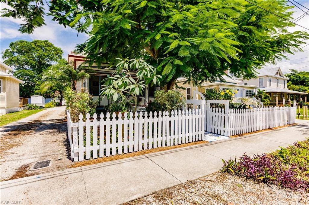 1809 Hough ST FORT MYERS, FL 33901