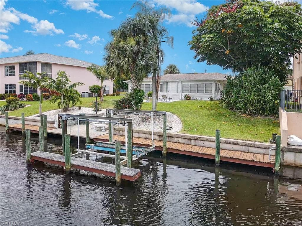 1325/1327 40th TER CAPE CORAL, FL 33904