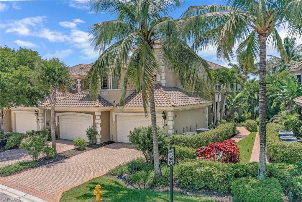 9206 Museo CIR 104 NAPLES, FL 34114