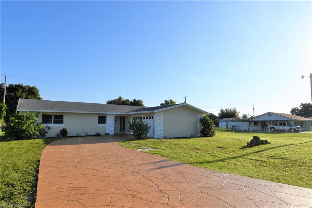 222 Lakeview DR NORTH FORT MYERS, FL 33917