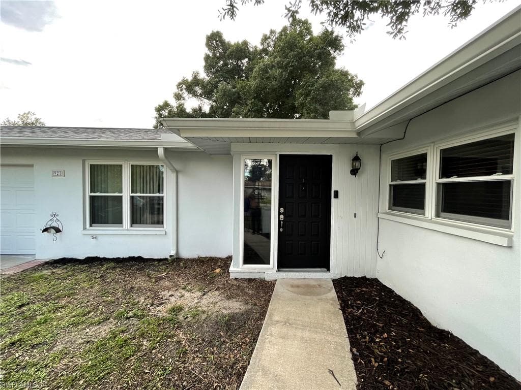 921 Glenn AVE LEHIGH ACRES, FL 33972
