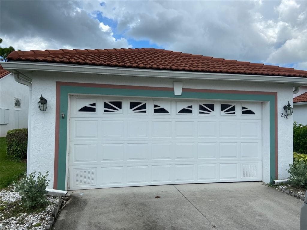 240 Melrose PL 64 NAPLES, FL 34104