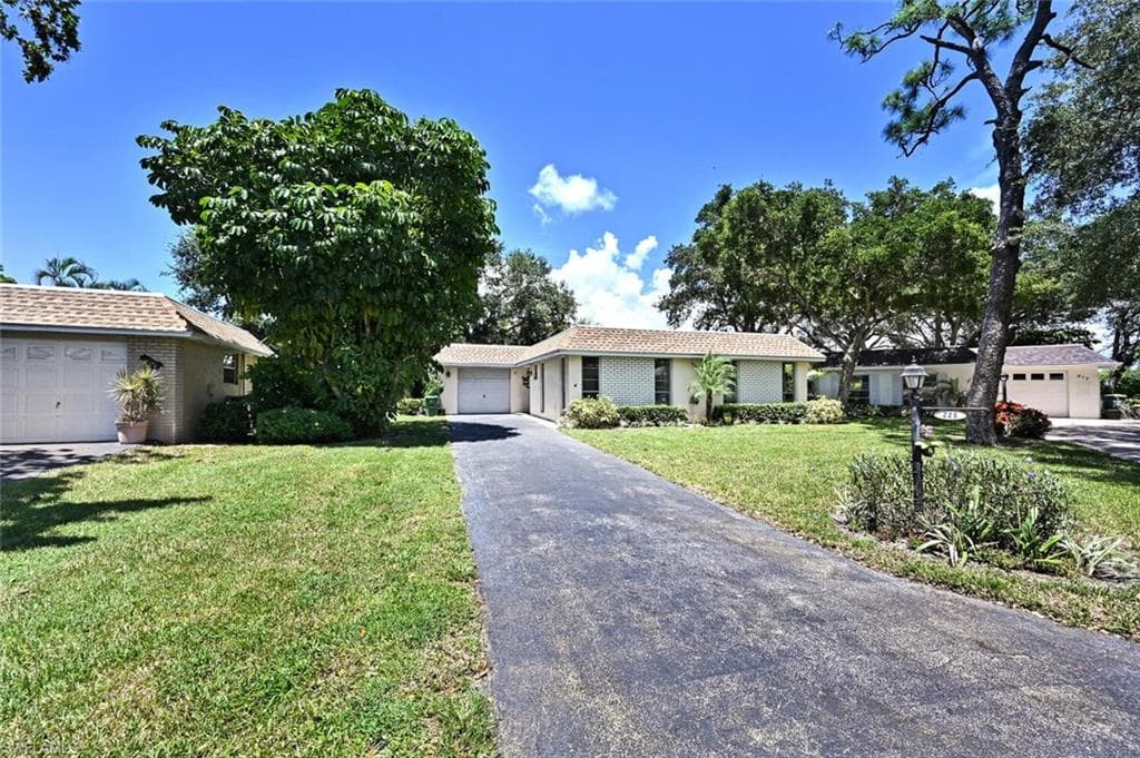 225 Yorkshire CT 3 NAPLES, FL 34112