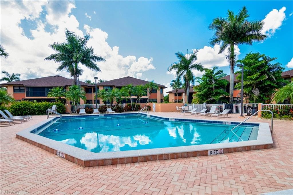 1500 Mainsail DR NAPLES, FL 34114