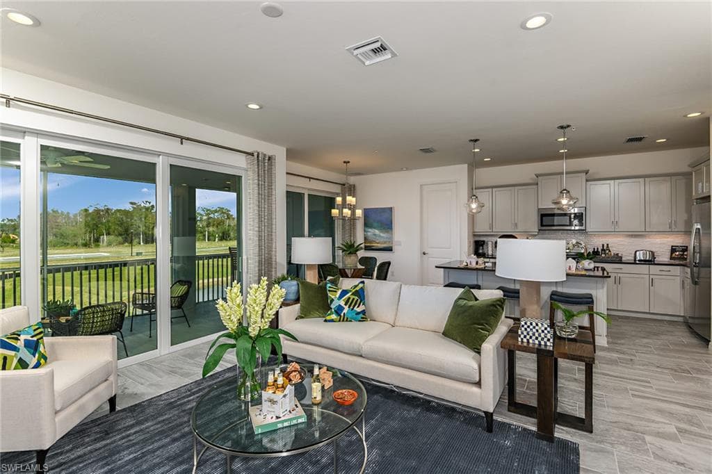 2560 Seychelles DR 1005 NAPLES, FL 34112