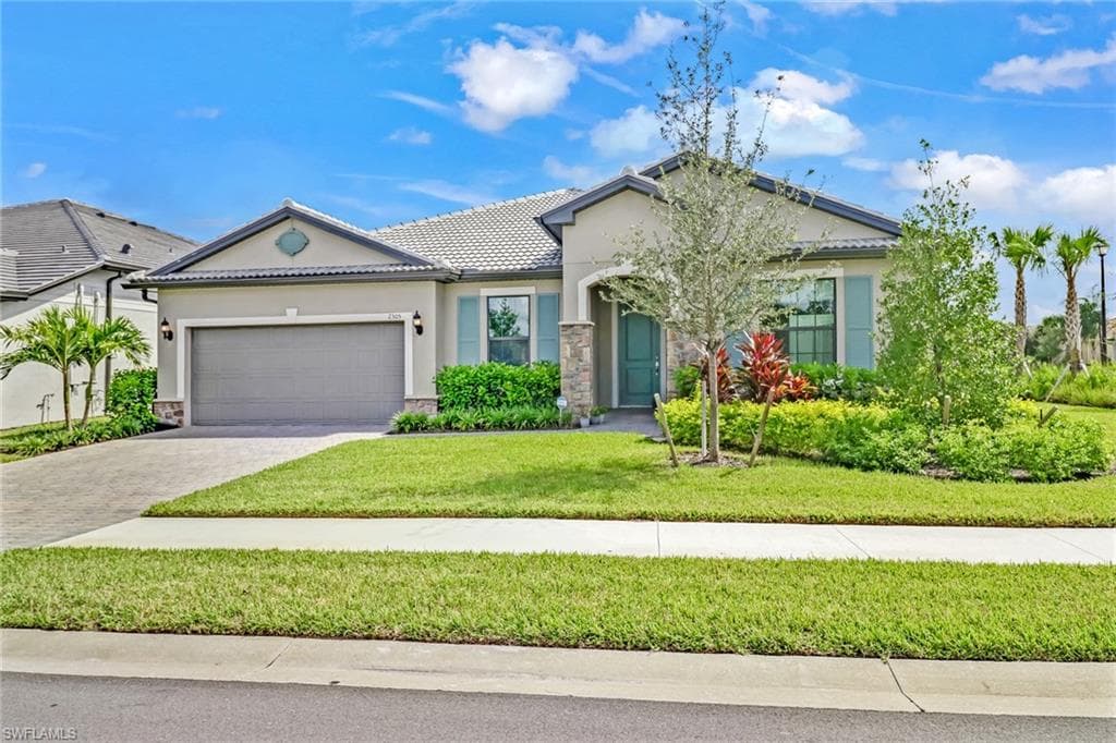 2305 Tangerine LN NAPLES, FL 34120