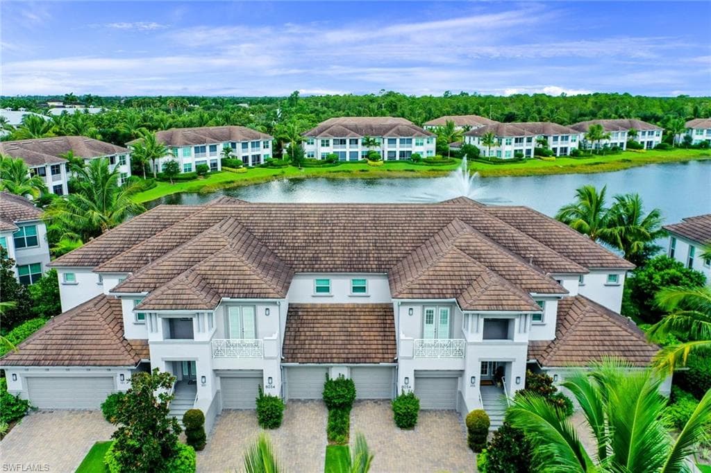 8054 Signature Club CIR 102 NAPLES, FL 34113