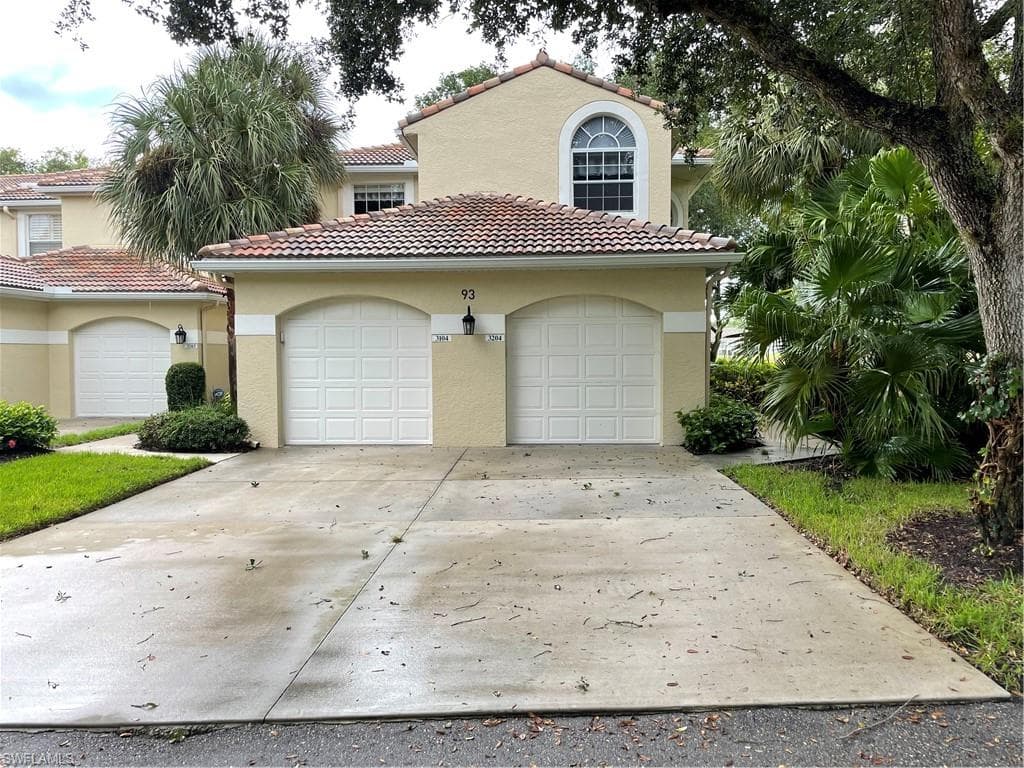 93 Silver Oaks CIR 3204 NAPLES, FL 34119