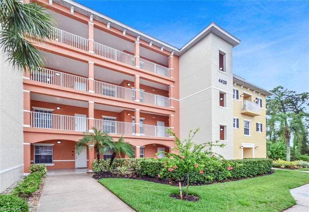 4420 Botanical Place CIR 305 NAPLES, FL 34112