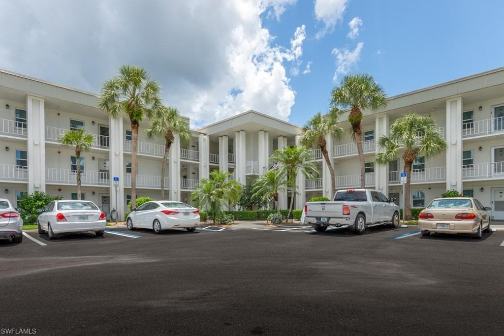 1724 Pine Valley DR 112 FORT MYERS, FL 33907