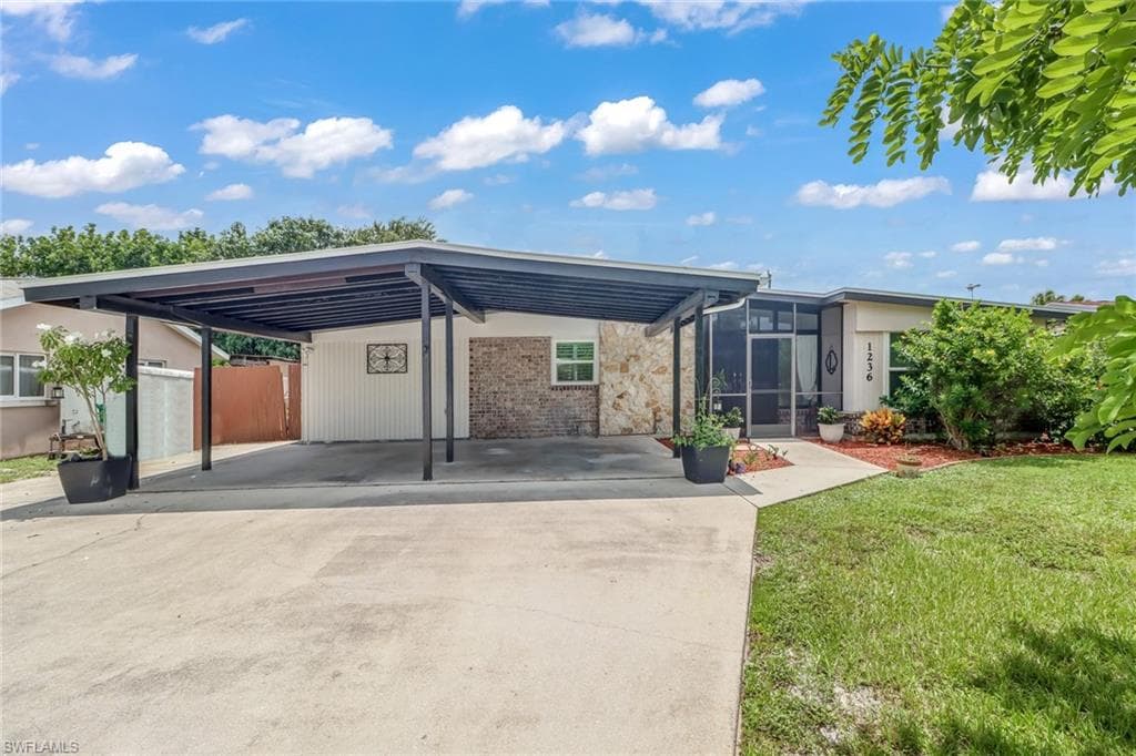 1236 Wisconsin DR NAPLES, FL 34103