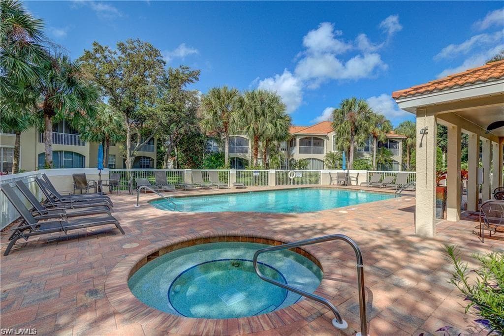 73 SILVER OAKS CIR 10203 NAPLES, FL 34119