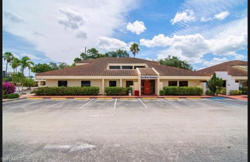 5285 Summerlin RD 101 FORT MYERS, FL 33919