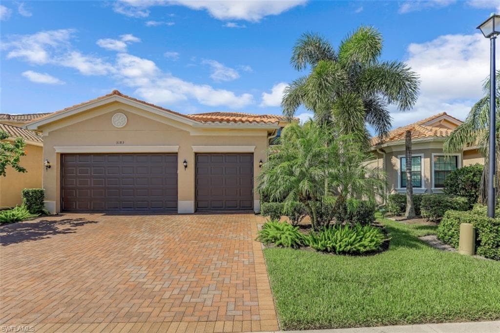 3183 Pacific DR NAPLES, FL 34119