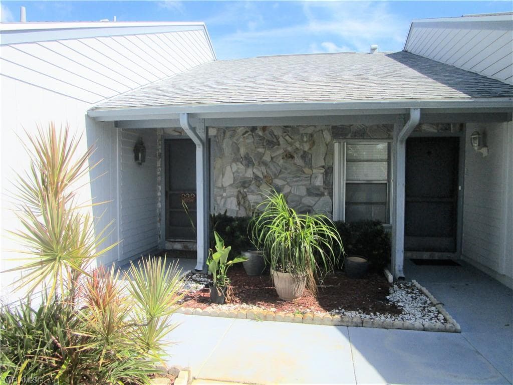 10587 Roxbury CT LEHIGH ACRES, FL 33936