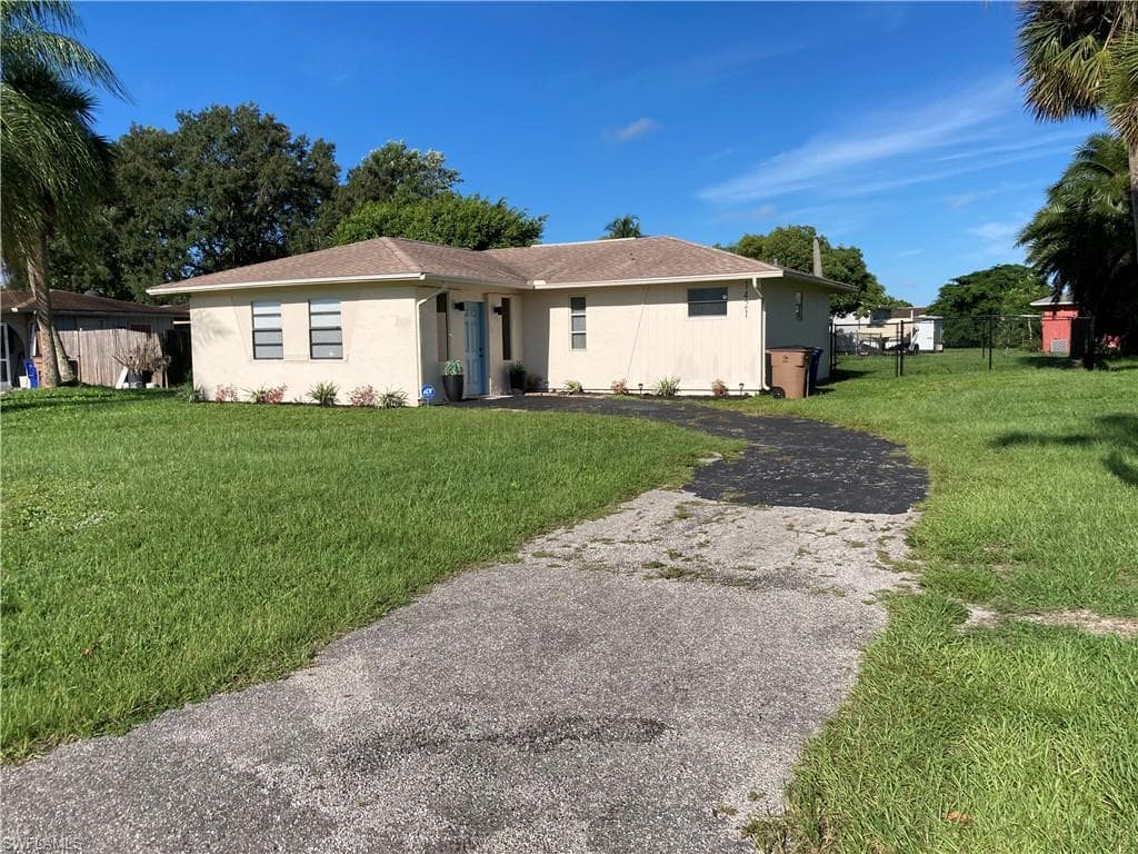 1421 Caywood CIR S LEHIGH ACRES, FL 33936
