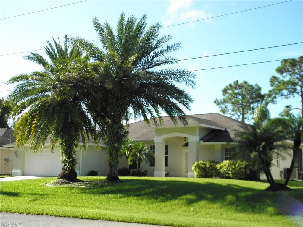 2611 11th ST W LEHIGH ACRES, FL 33971