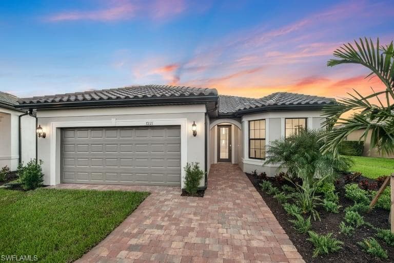 6821 Greenbriar CT NAPLES, FL 34114