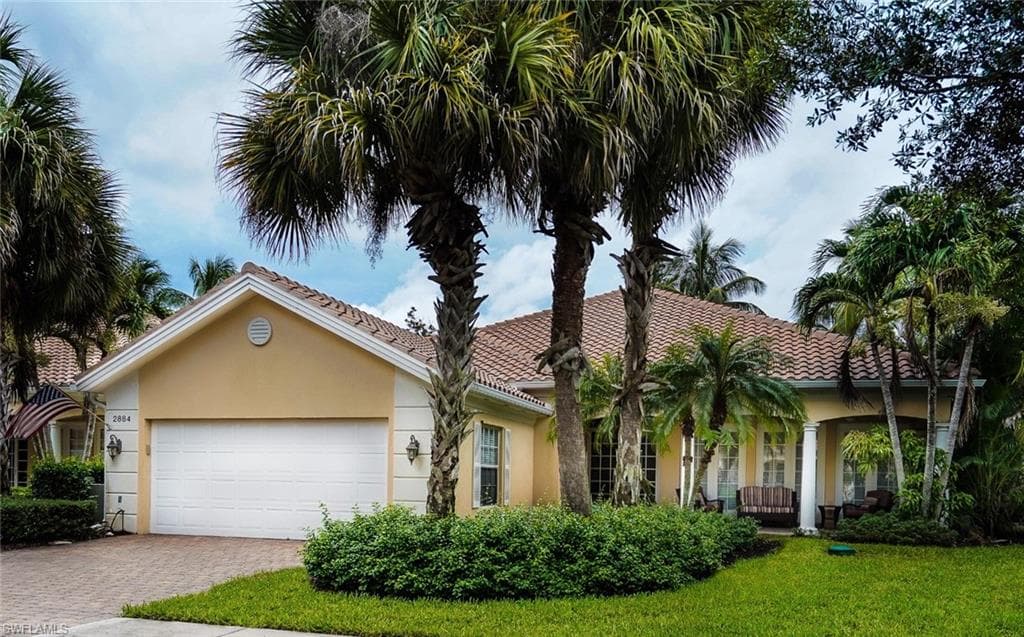 2884 Hatteras WAY NAPLES, FL 34119